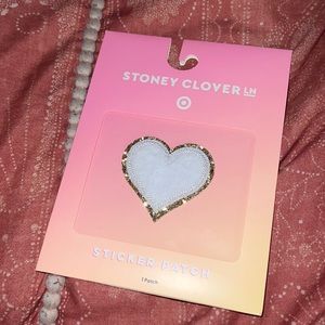 Stony clover lane - white heart patch